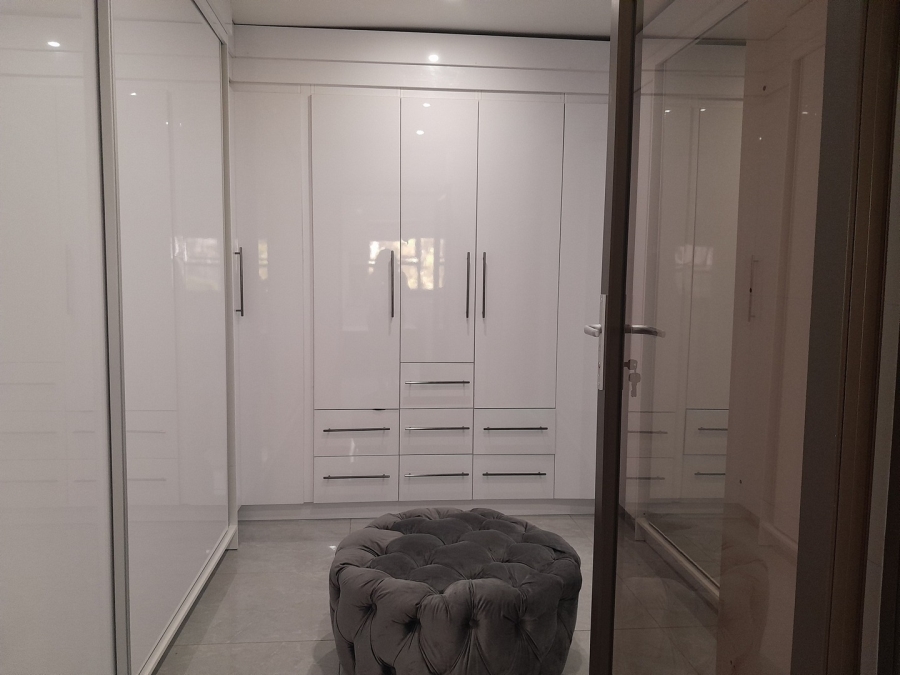 6 Bedroom Property for Sale in Kosmos Ridge North West